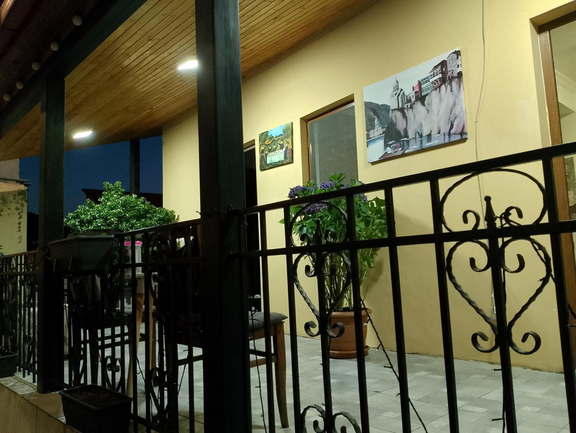 Two Lions Hotel Тбилиси Экстерьер фото