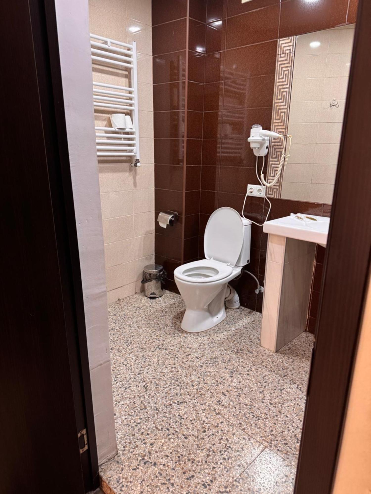 Two Lions Hotel Тбилиси Экстерьер фото
