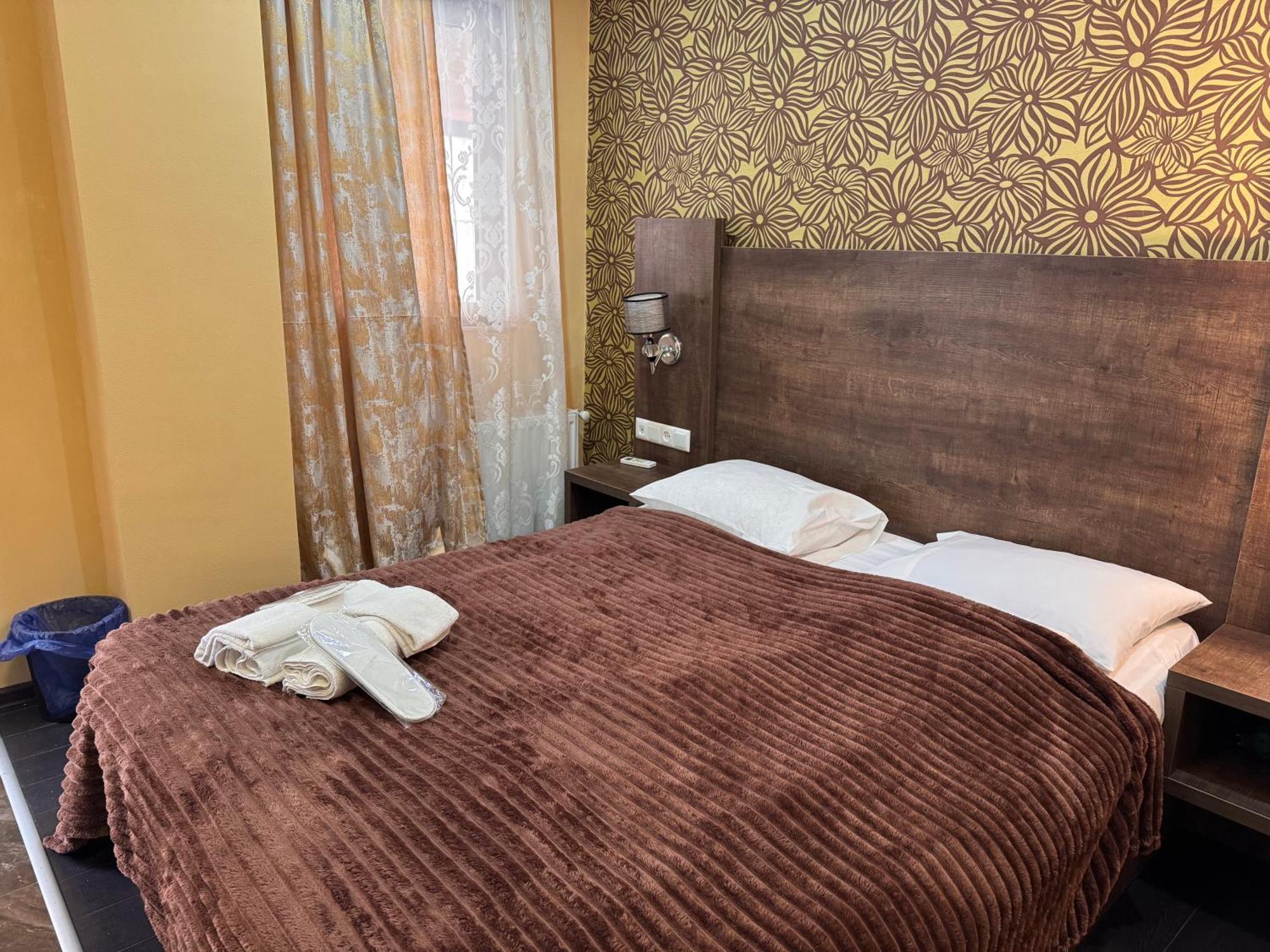 Two Lions Hotel Тбилиси Экстерьер фото