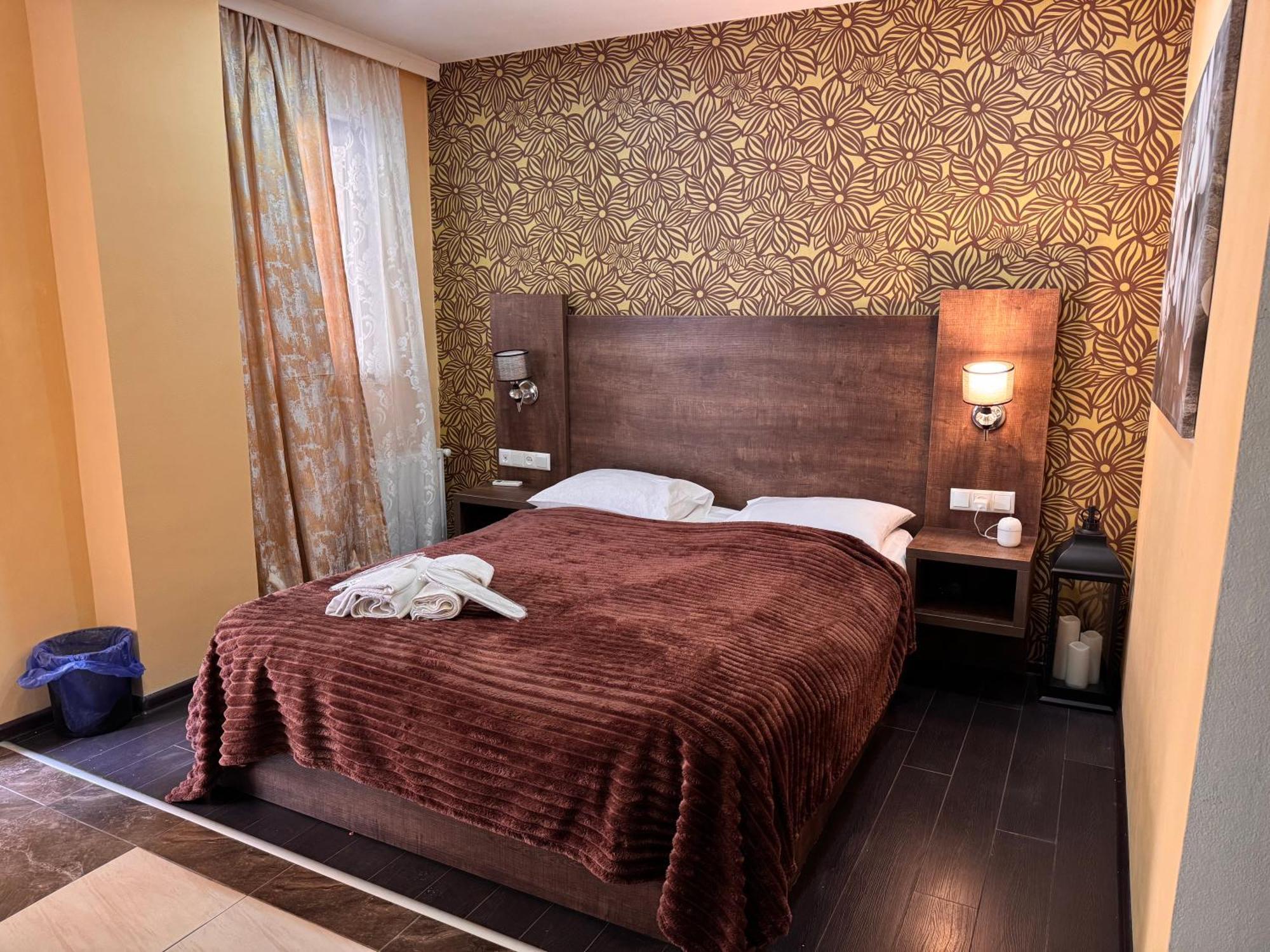 Two Lions Hotel Тбилиси Экстерьер фото