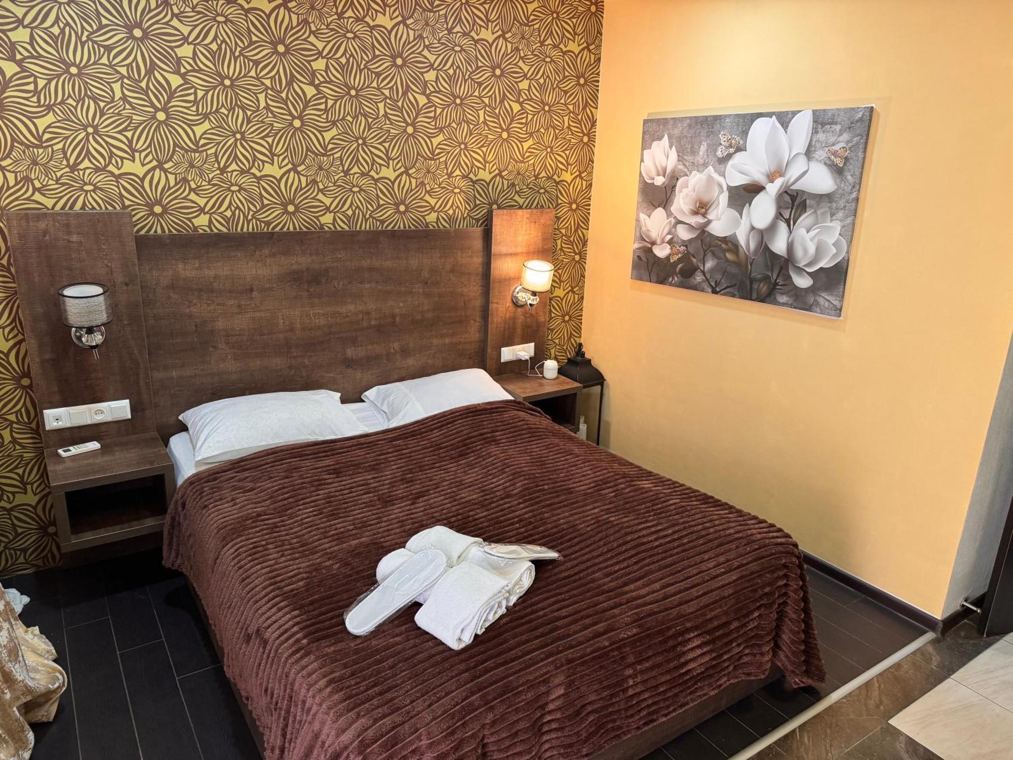 Two Lions Hotel Тбилиси Экстерьер фото