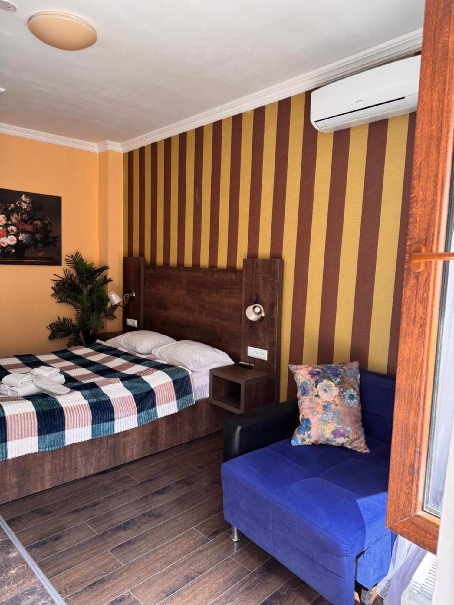 Two Lions Hotel Тбилиси Экстерьер фото