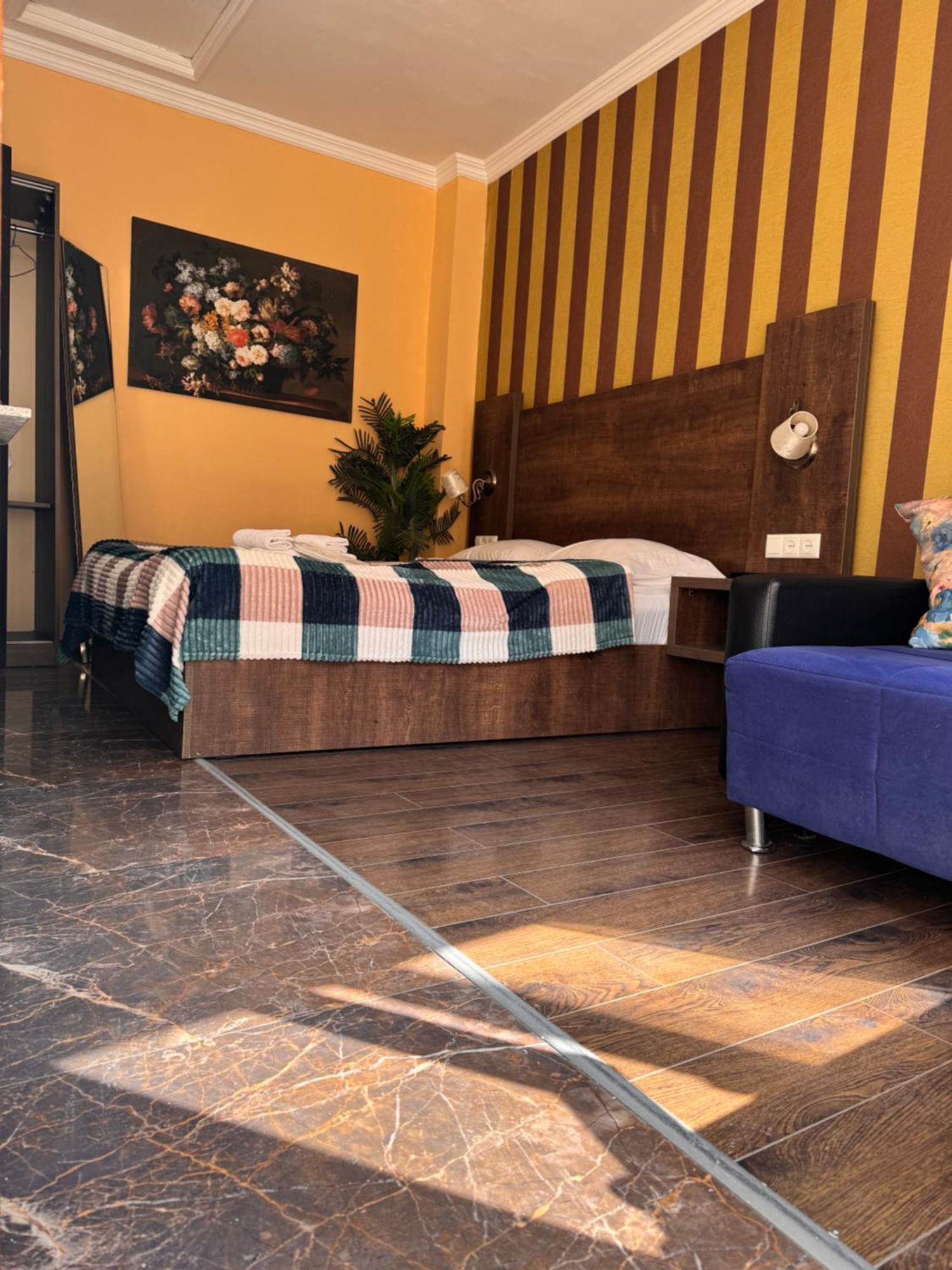 Two Lions Hotel Тбилиси Экстерьер фото
